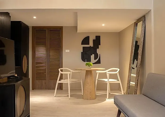 Stay Plus Hotel Bangkok Hotel 3*